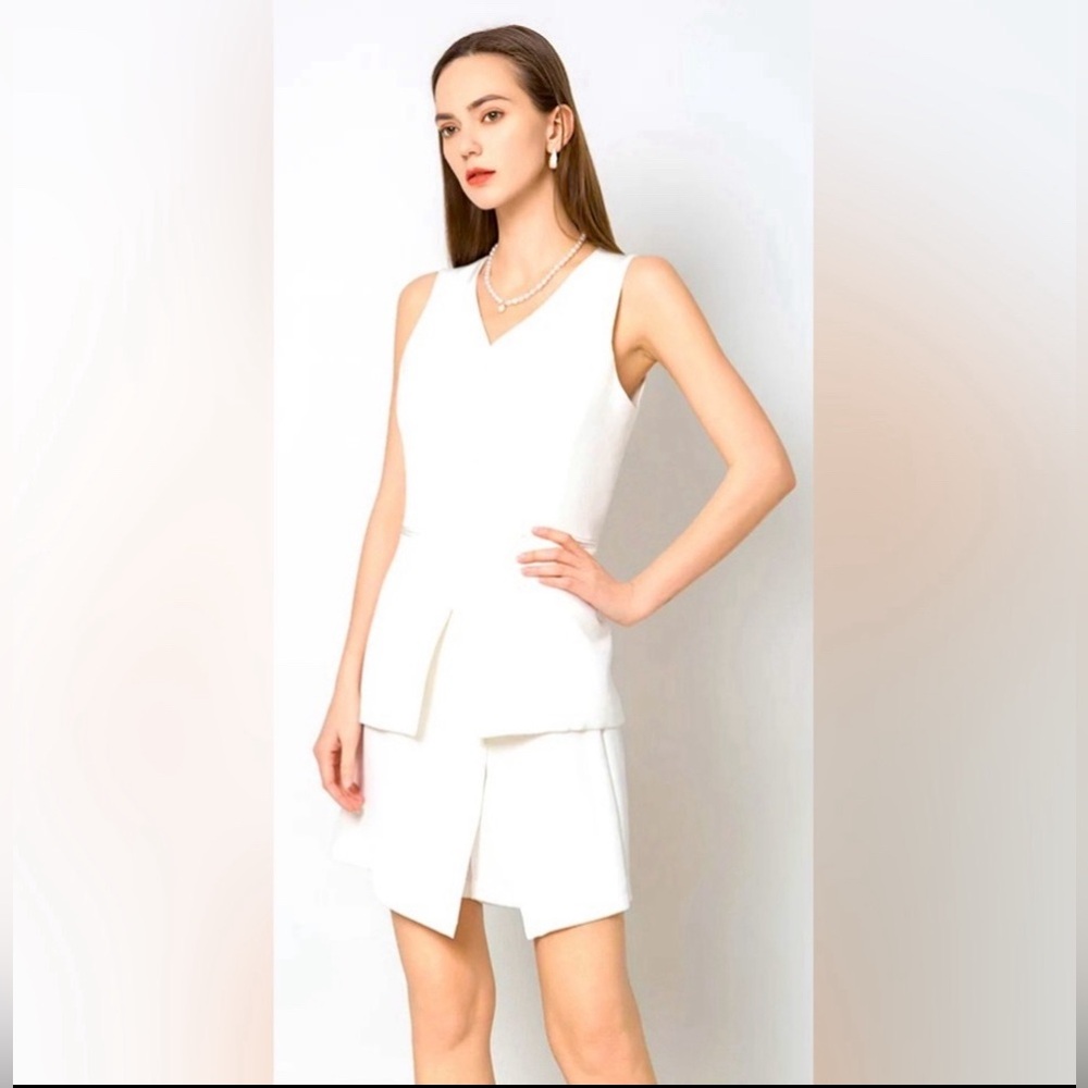 NEW DAISYSILK V NECK SLEEVELESS WAISTCOAT SILK BLAZER!  SIZE XS, NEW WITH TAGS!